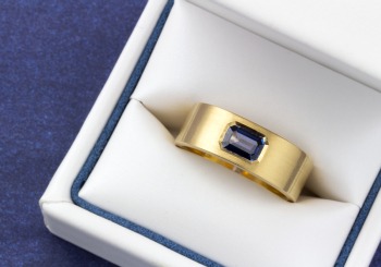 A modern flush set Yogo Sapphire band