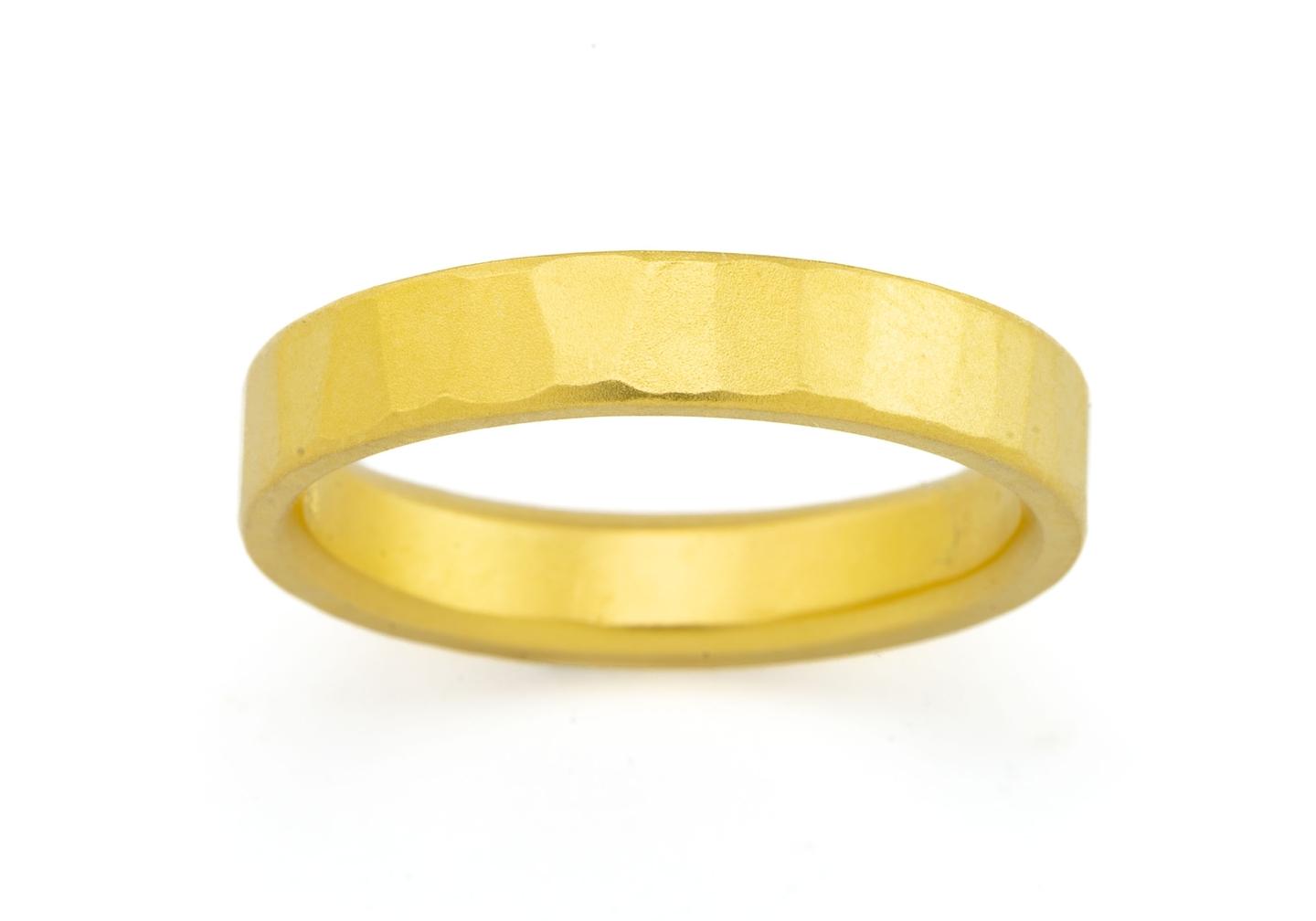 22K Hammer Forged Band