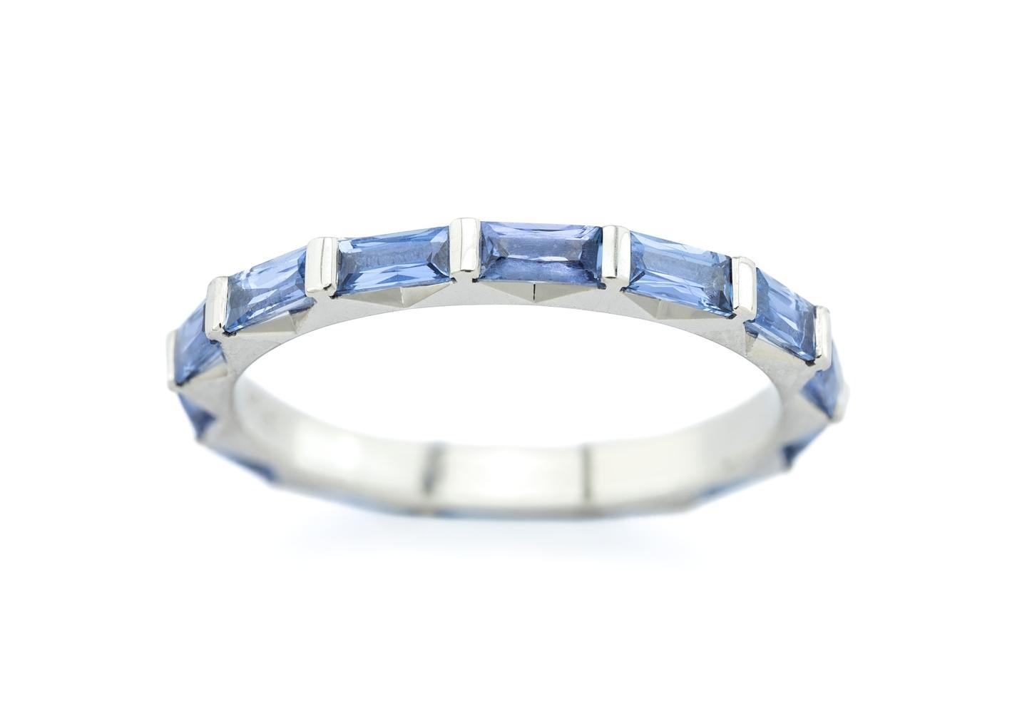 Aurum-Platinum-Yogo-Sapphire-Baguette-Eternity-Band